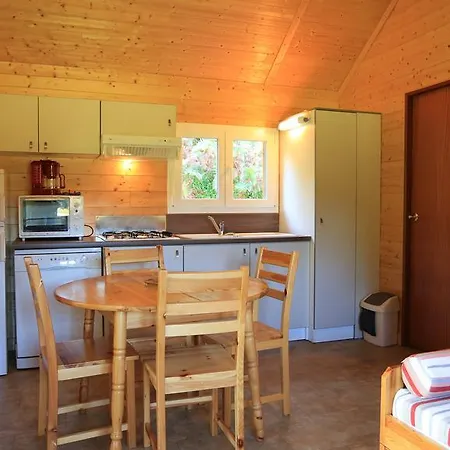 אתר נופש Chalets De L'eau Verte 3*