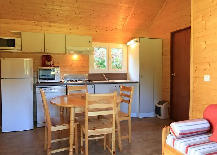 Resort Chalets De L'Eau Verte 3*